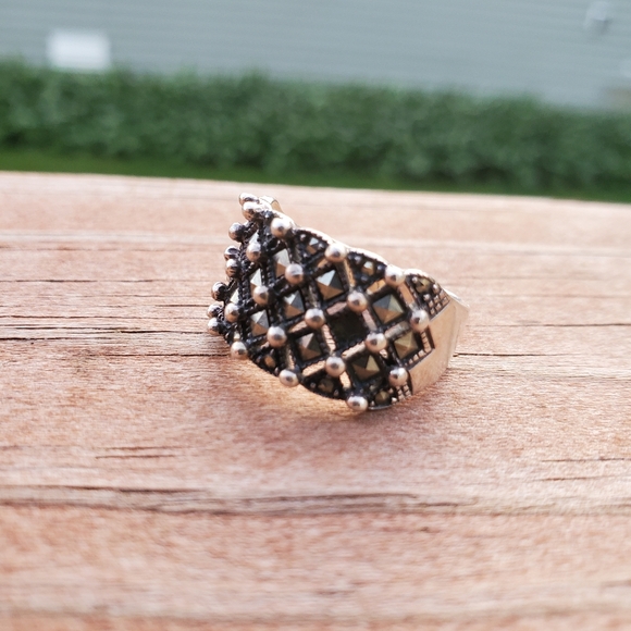 Vintage Marcasite Sterling Silver Ring (Size 7 1/2) - Picture 4 of 11